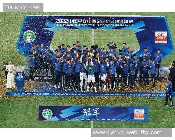 新赛季武汉三镇主场球衣揭晓经典蓝色深浅条纹设计引发球迷热议 新赛季武汉三镇主场球衣揭晓经典蓝色深浅条纹设计引发球迷热议